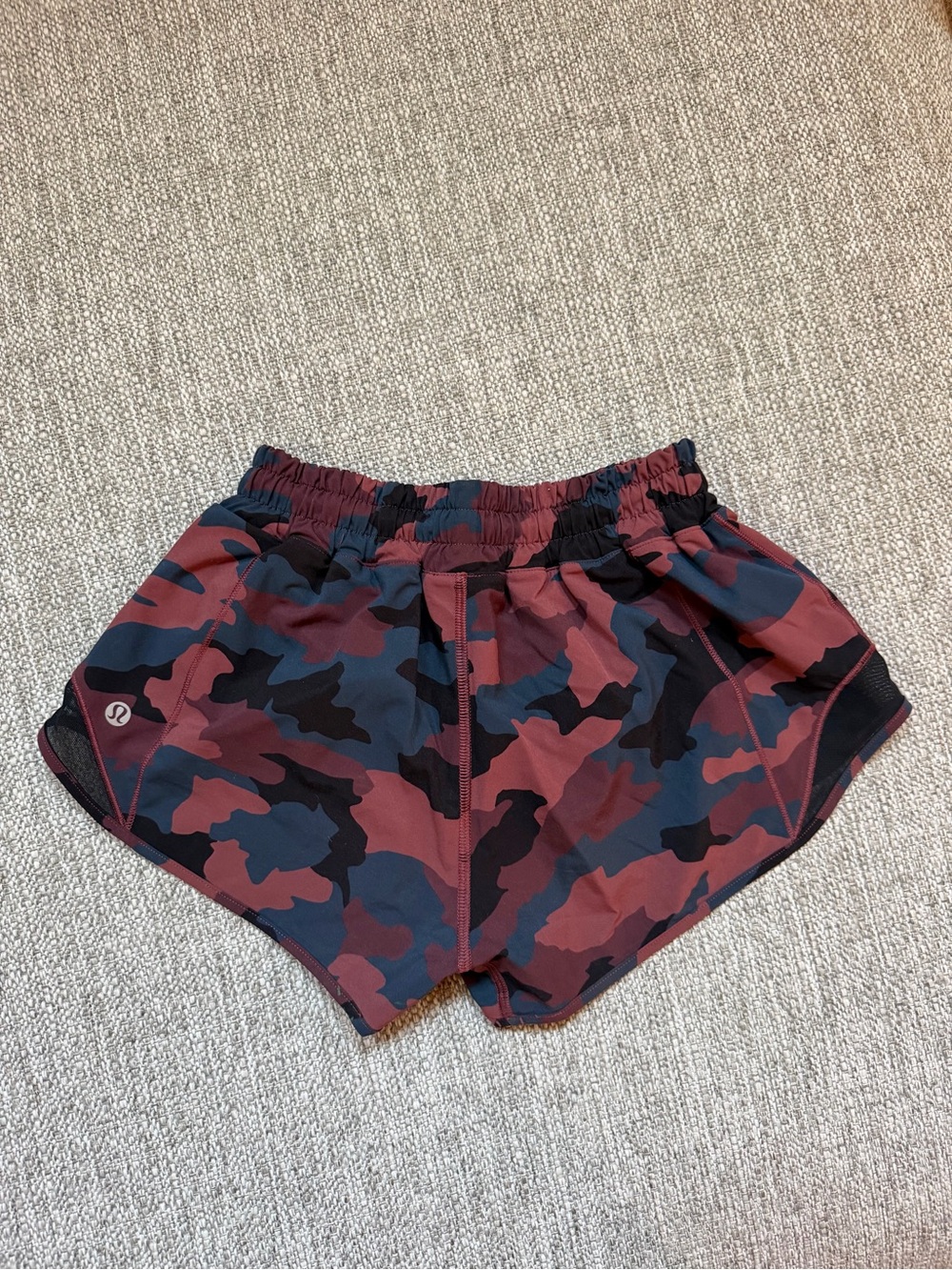 lululemon athletica women’s Maroon and Navy Camo Running Shorts